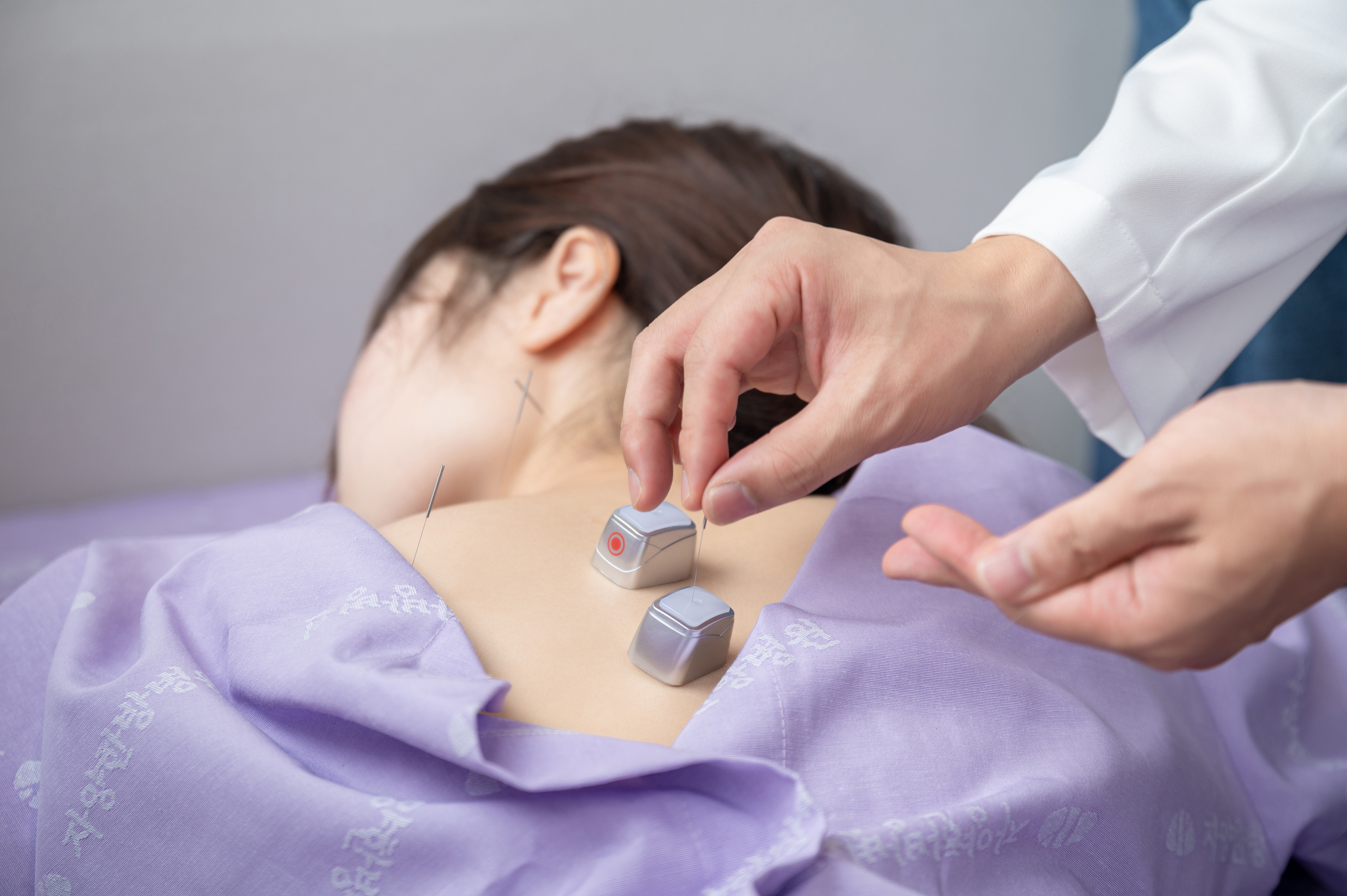 �۵� ������ ȯ��, �߳� ġ��, ħġ�� �ϴ� �̹���